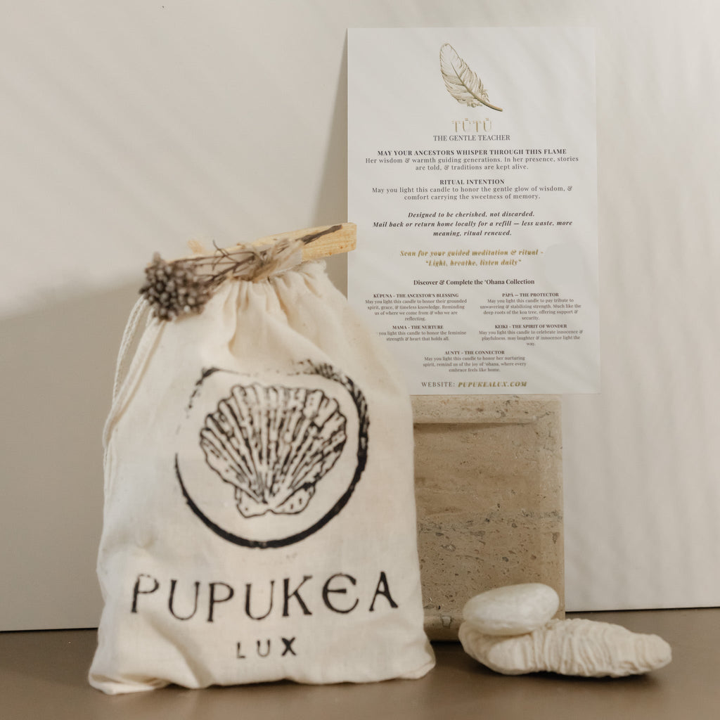 Tūtū Golden Embrace Candle Glow