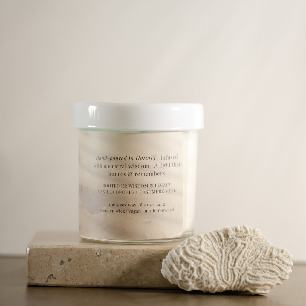 Tūtū Golden Embrace Candle Glow