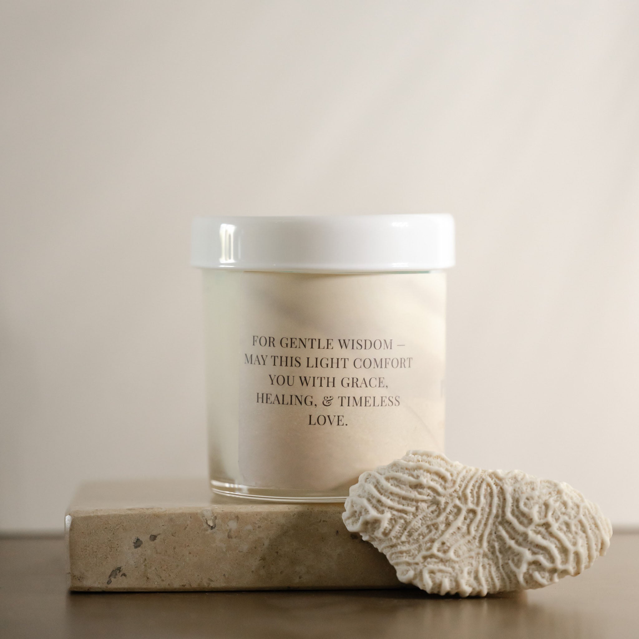 Tūtū Golden Embrace Candle Glow