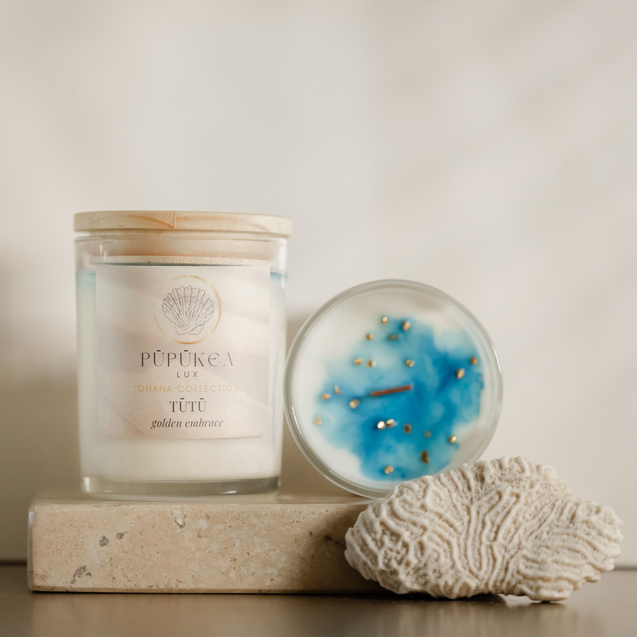 Tūtū Golden Embrace Candle Glow
