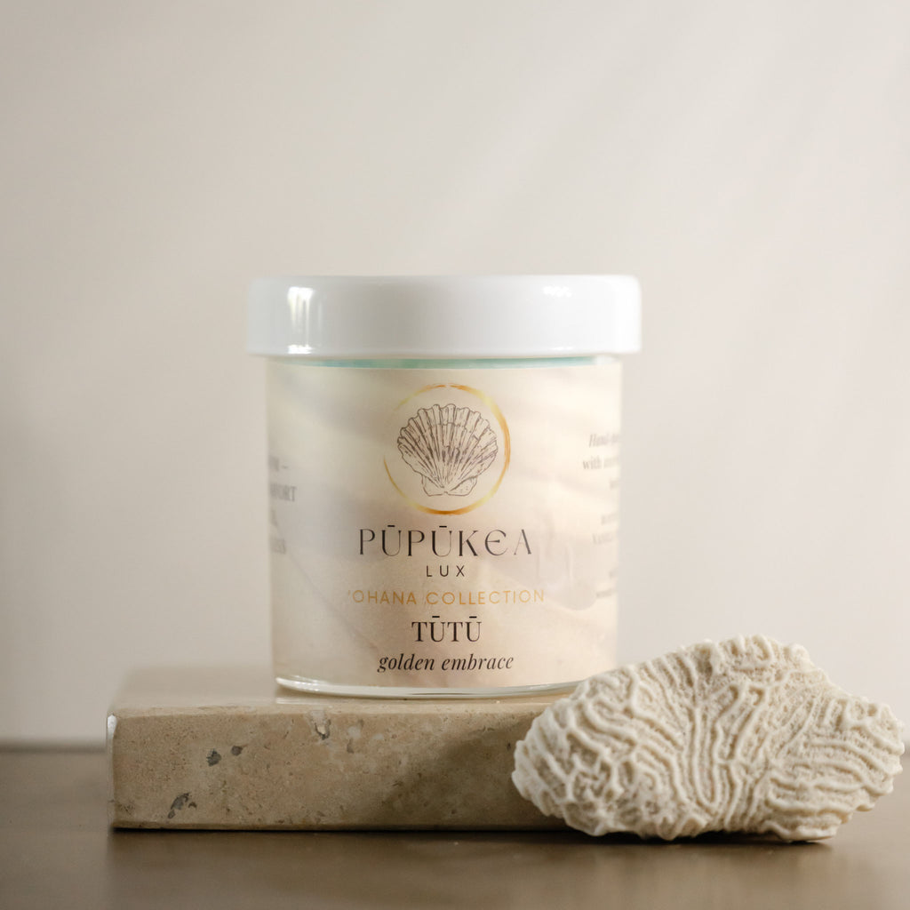 Tūtū Golden Embrace Candle Glow